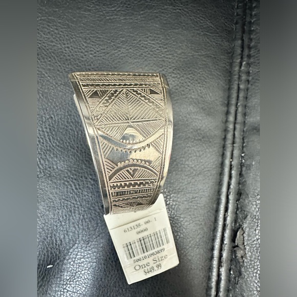 Banana Republic NWT Engraved Tuareg Cuff Ethnopur - Picture 6 of 7